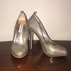 Steven Madden Closed Toe Gold Heels